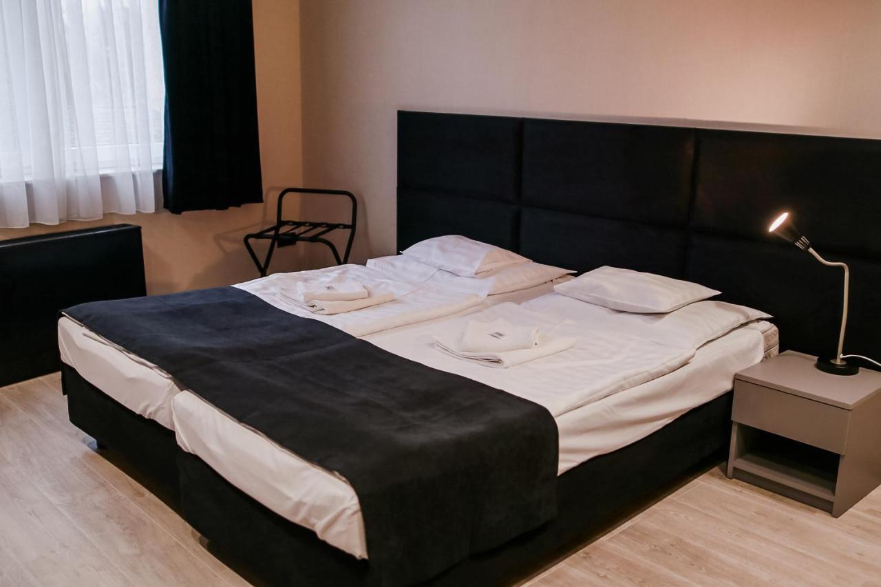 Sohaz Panzio Es Apartmanhaz Szolnok Eksteriør billede