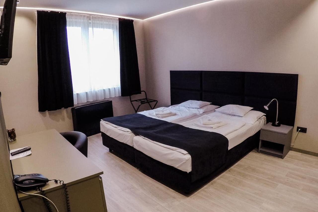 Sohaz Panzio Es Apartmanhaz Szolnok Eksteriør billede