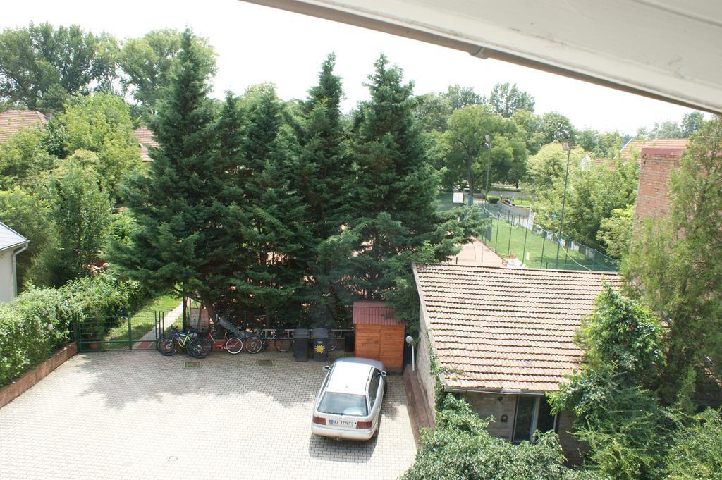 Sohaz Panzio Es Apartmanhaz Szolnok Eksteriør billede